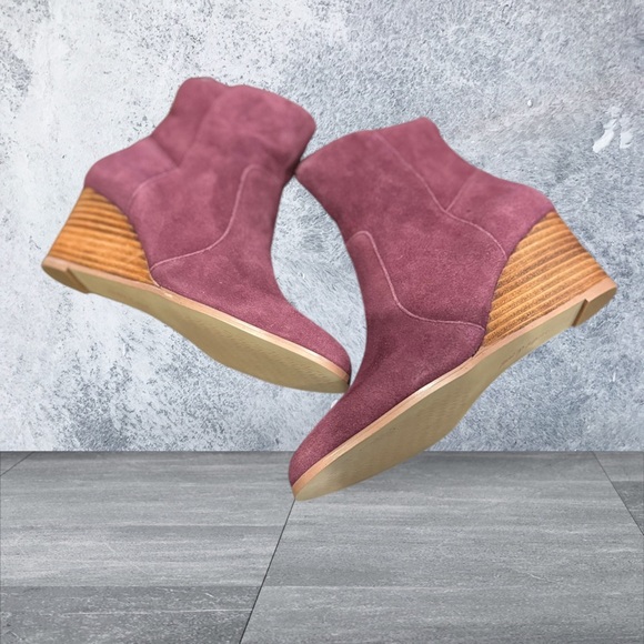 Violet & Red suede wedge ankle bootie NWOB - Picture 3 of 6